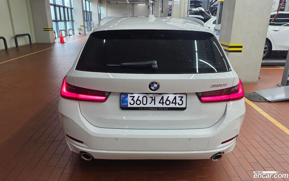 BMW 3 Series 320i 2025 — thumbnail 4
