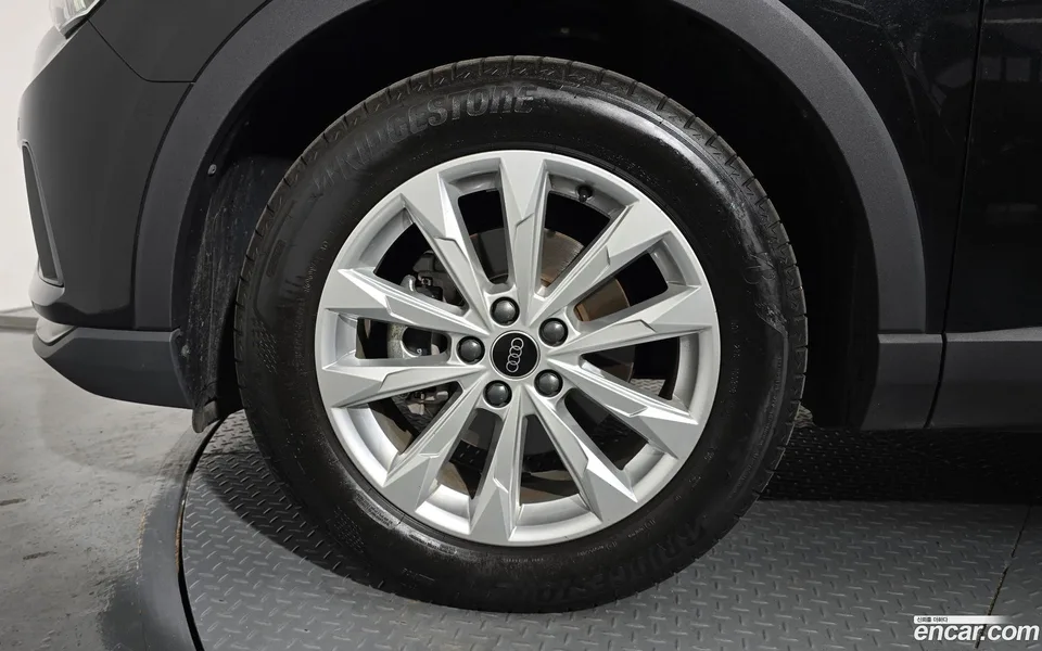 Audi Q3 35 TDI 2023 — thumbnail 2