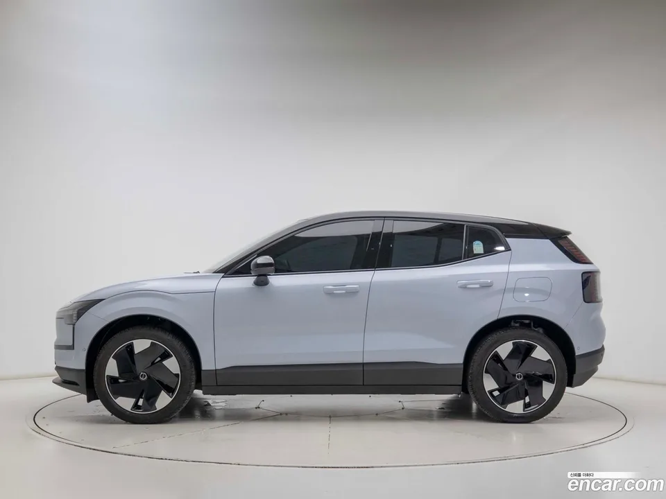 Volvo EX30 2025 — thumbnail 3