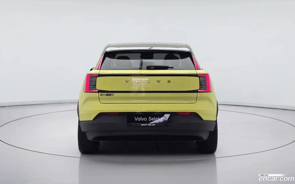 Volvo EX30 2025 — thumbnail 2