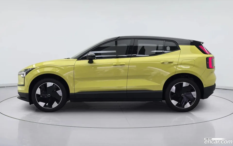 Volvo EX30 2025 — thumbnail 3