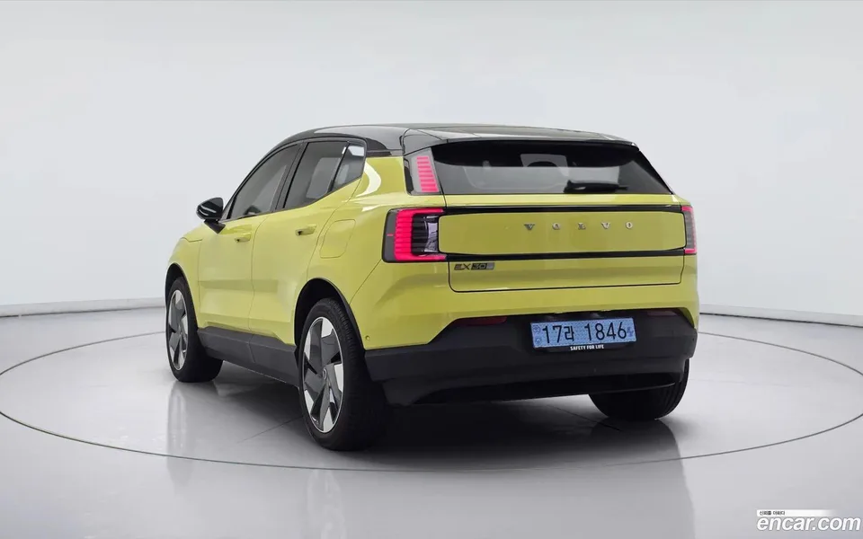 Volvo EX30 2025 — thumbnail 4