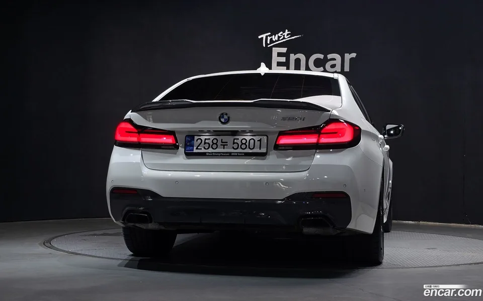 BMW 5 Series 520i M 2022 — thumbnail 4