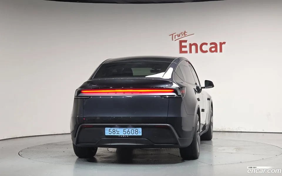 Tesla Model Y RWD 2025 — thumbnail 4