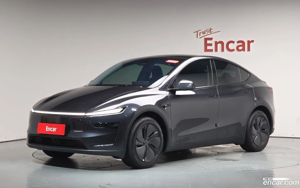 Tesla Model Y RWD 2025 — photo 1, buy with delivery to Moscow