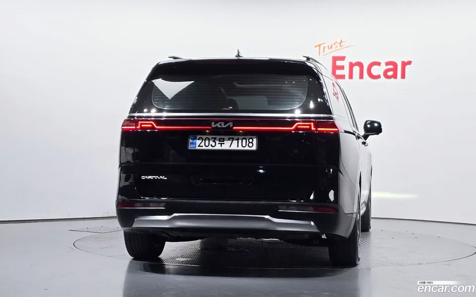 Kia Carnival 7 2023 — thumbnail 4