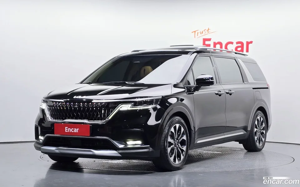 Kia Carnival 7 2023 — photo 1, buy with delivery to Moscow