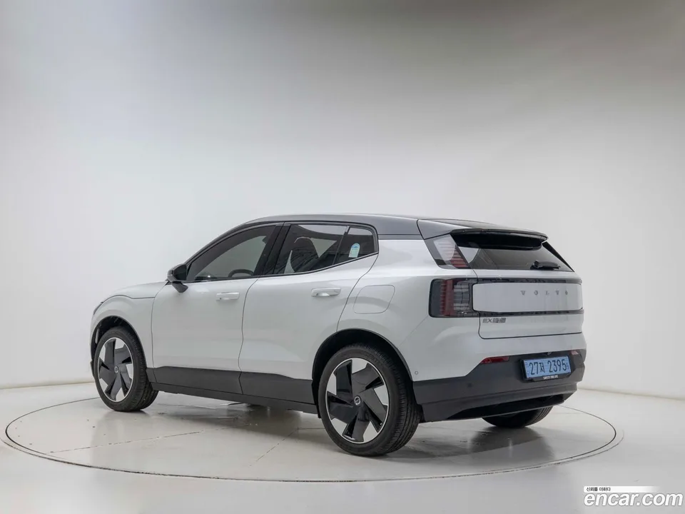 Volvo EX30 2025 — thumbnail 4