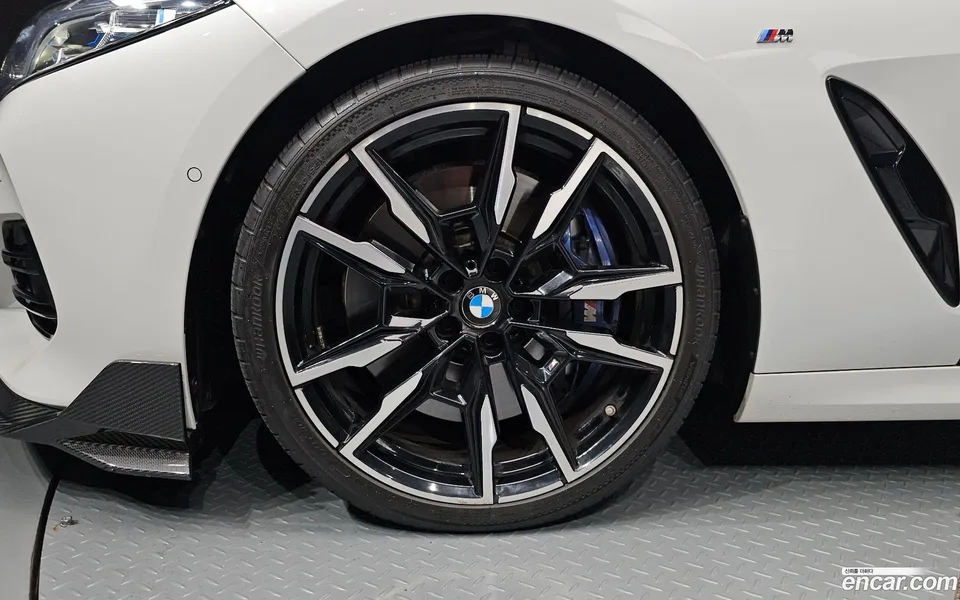 BMW 8 Series M850i xDrive 2024 — thumbnail 2