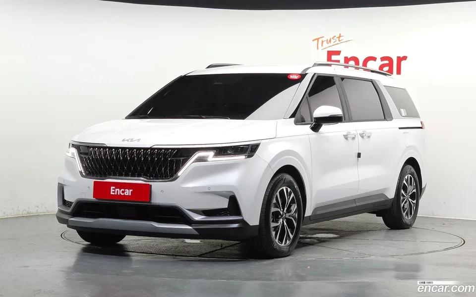 Kia Carnival 9 2023 — photo 1, buy with delivery to Moscow