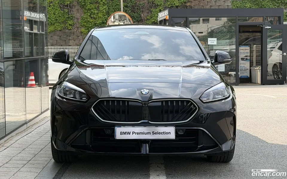 BMW 1 Series 120 M 2025 — thumbnail 3