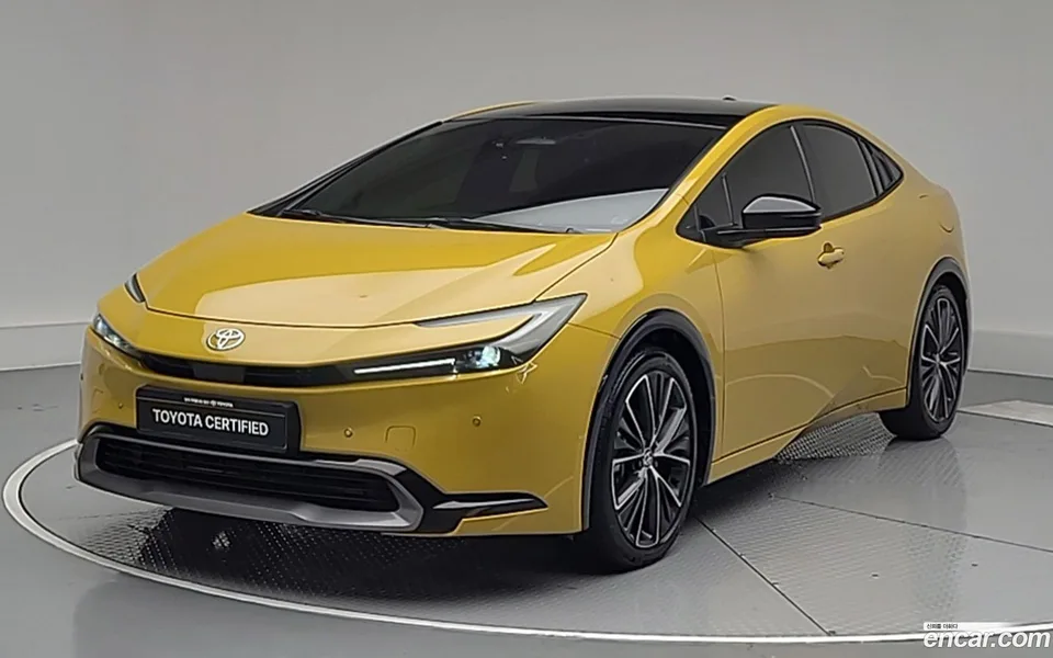 Toyota Prius 2.0 XLE 2024 — фото 1, купить с доставкой в Москву