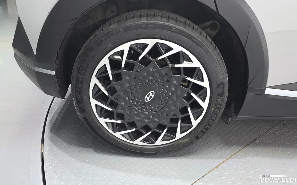 Hyundai Ioniq 5 2023 — thumbnail 2