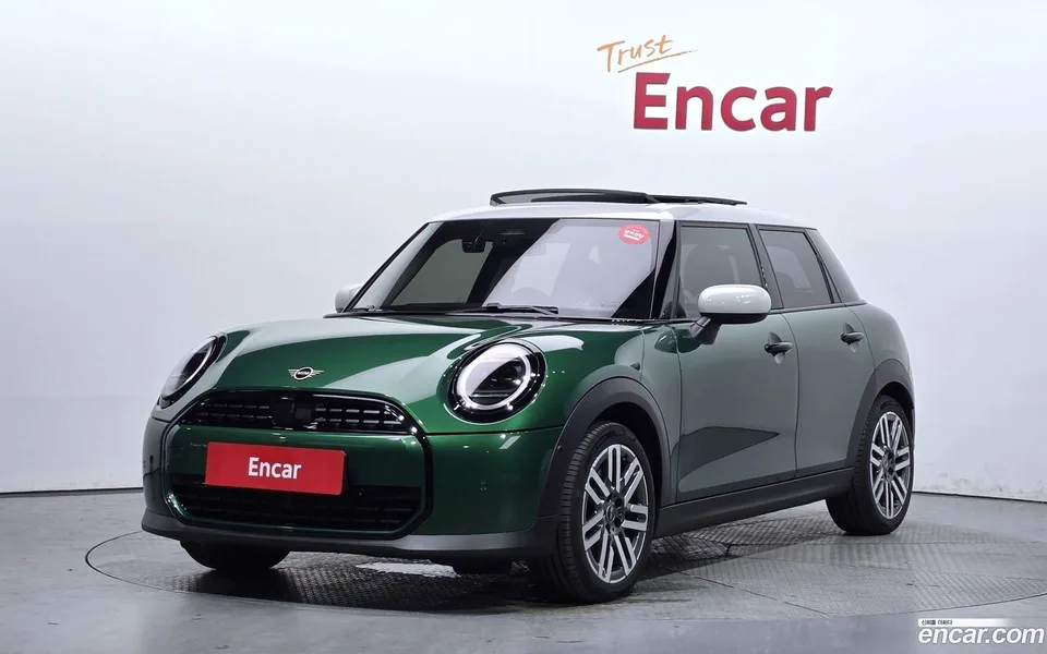 MINI Cooper C 5 2025 — photo 1, buy with delivery to Moscow