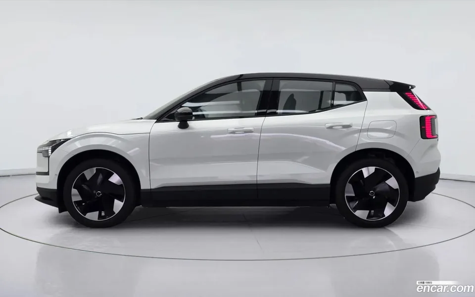 Volvo EX30 2025 — thumbnail 3
