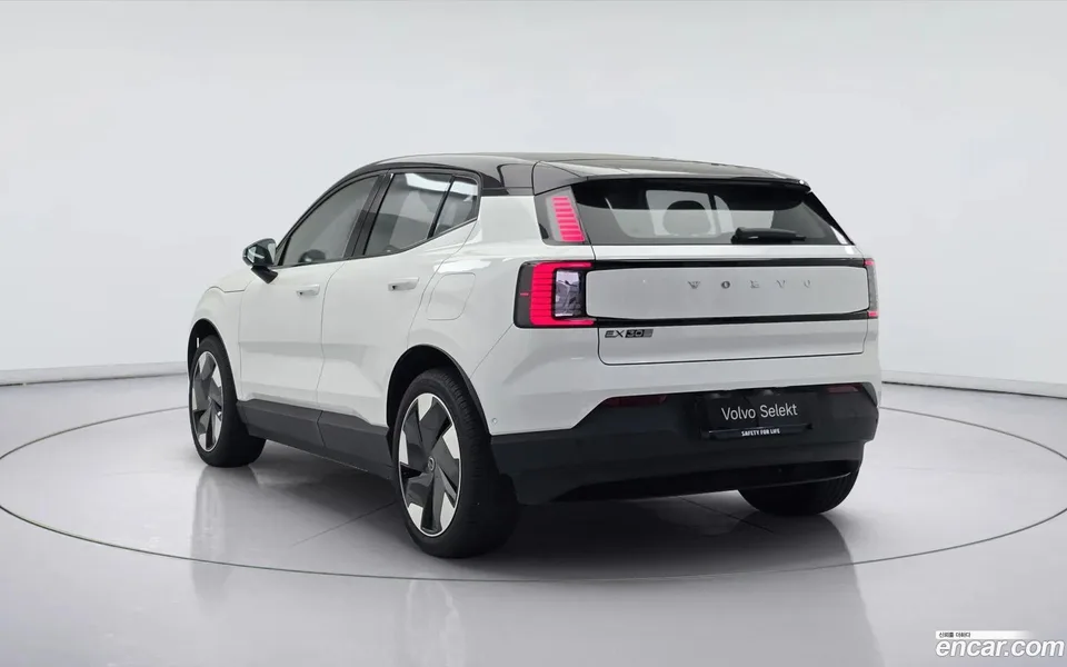Volvo EX30 2025 — thumbnail 4