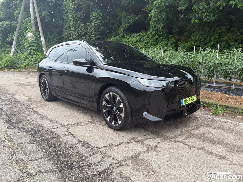 BMW iX xDrive45 M 2026 — thumbnail 3