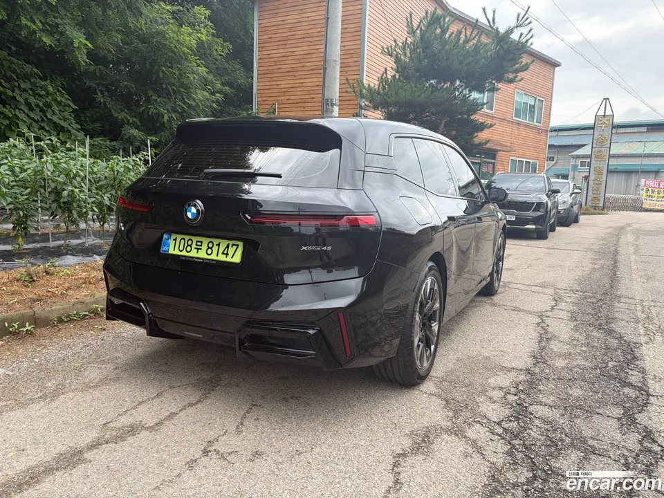 BMW iX xDrive45 M 2026 — thumbnail 4