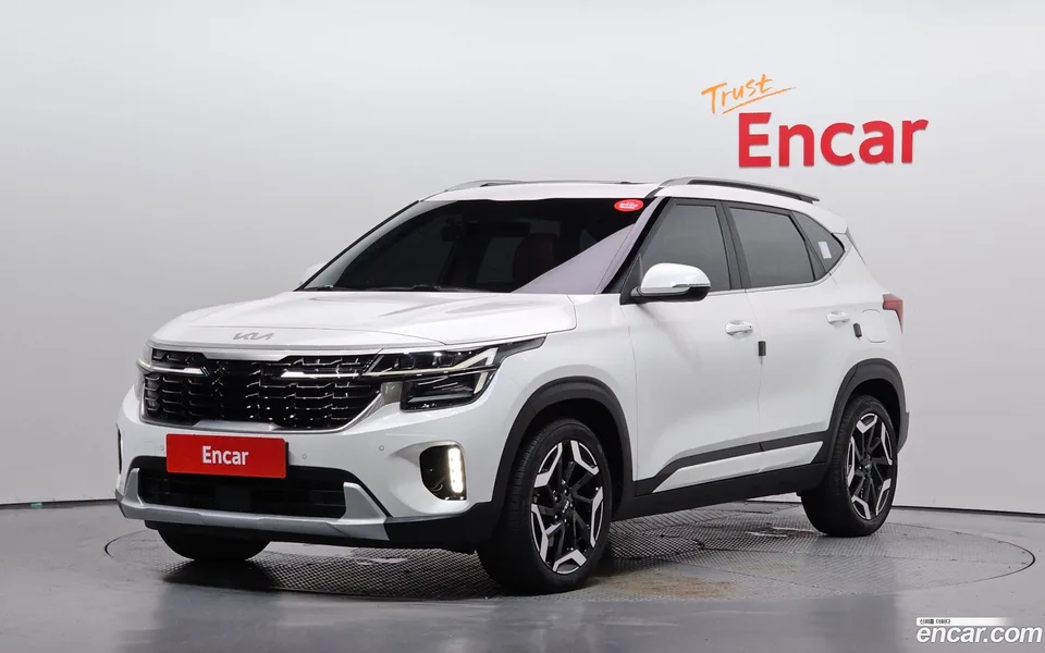 Kia Seltos 1.6 2WD 2023 — photo 1, buy with delivery to Moscow