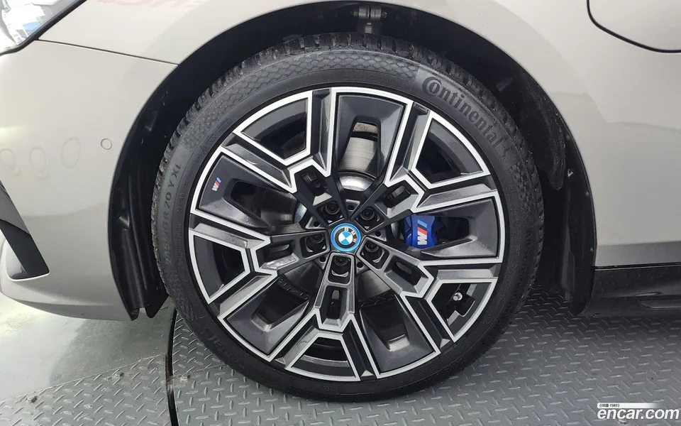 BMW 5 Series 530e xDrive M 2025 — thumbnail 5