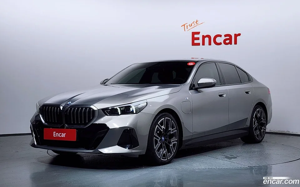 BMW 5 Series 530e xDrive M 2025 — photo 1, buy with delivery to Moscow