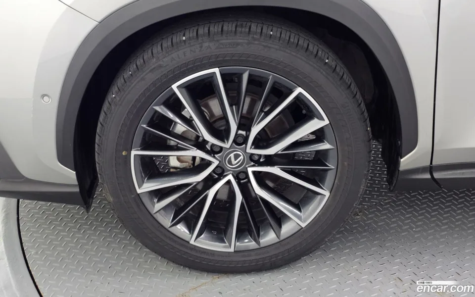 Lexus NX 350h 2024 — thumbnail 5