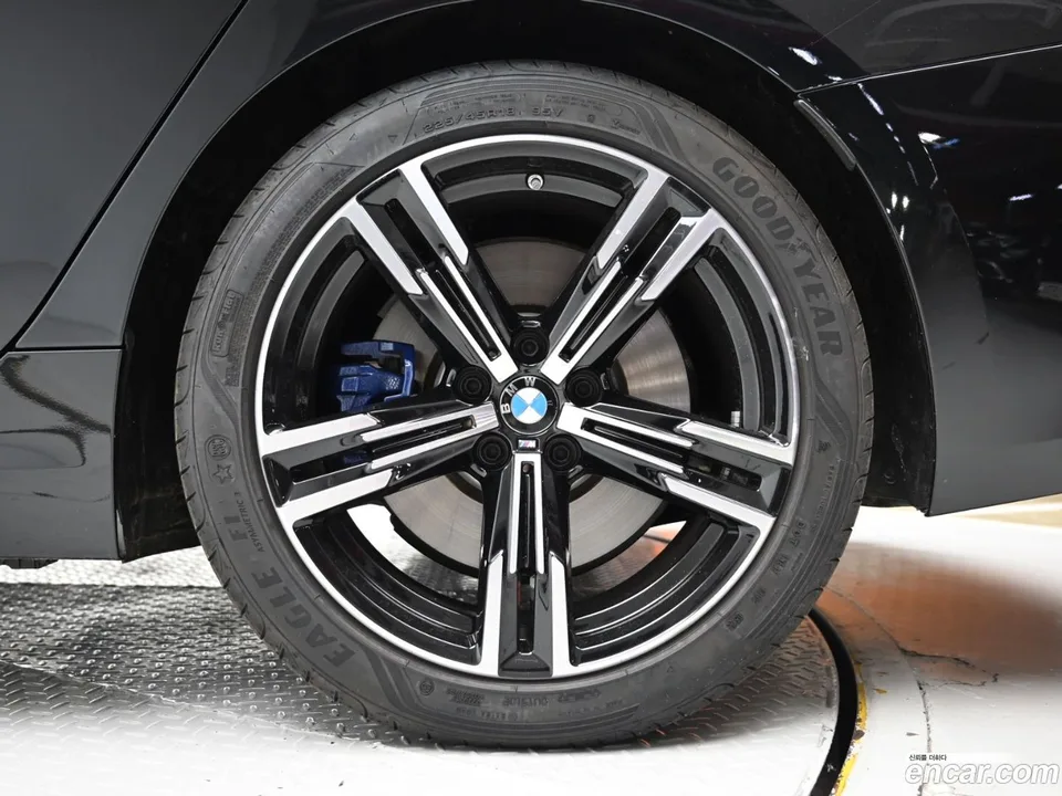 BMW 3 Series 320d M 2025 — thumbnail 2