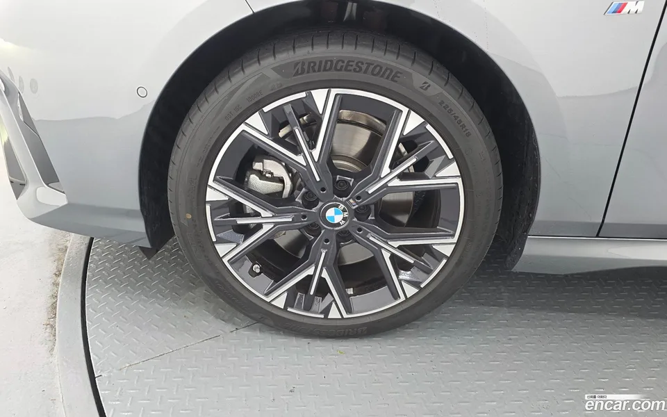 BMW 1 Series 120 M 2025 — thumbnail 5