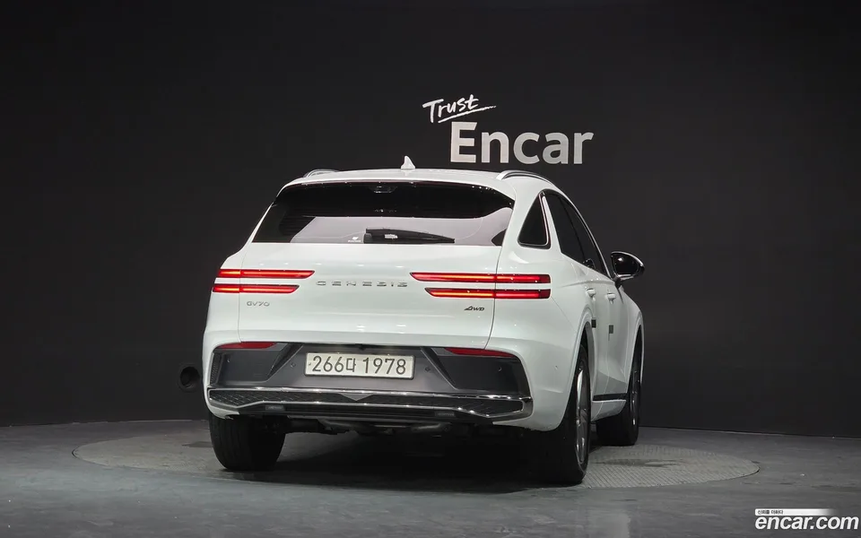 Genesis GV70 2.5T AWD 2025 — thumbnail 4
