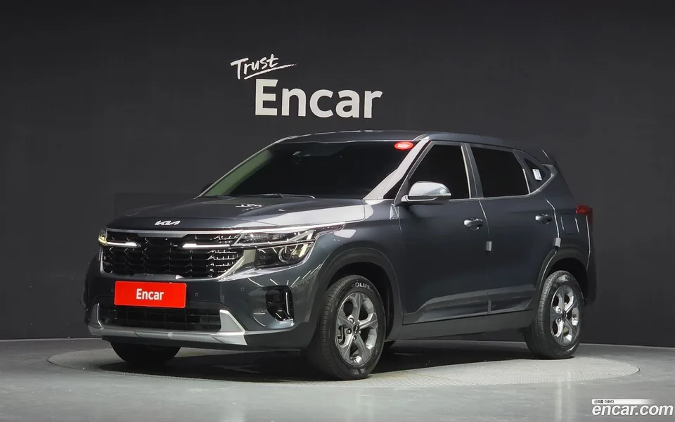 Kia Seltos 1.6 2WD 2023 — photo 1, buy with delivery to Moscow