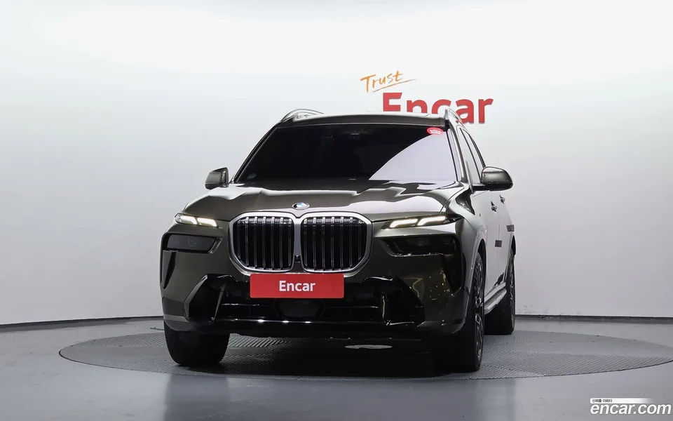 BMW X7 xDrive 40i M 7 2023 — thumbnail 3
