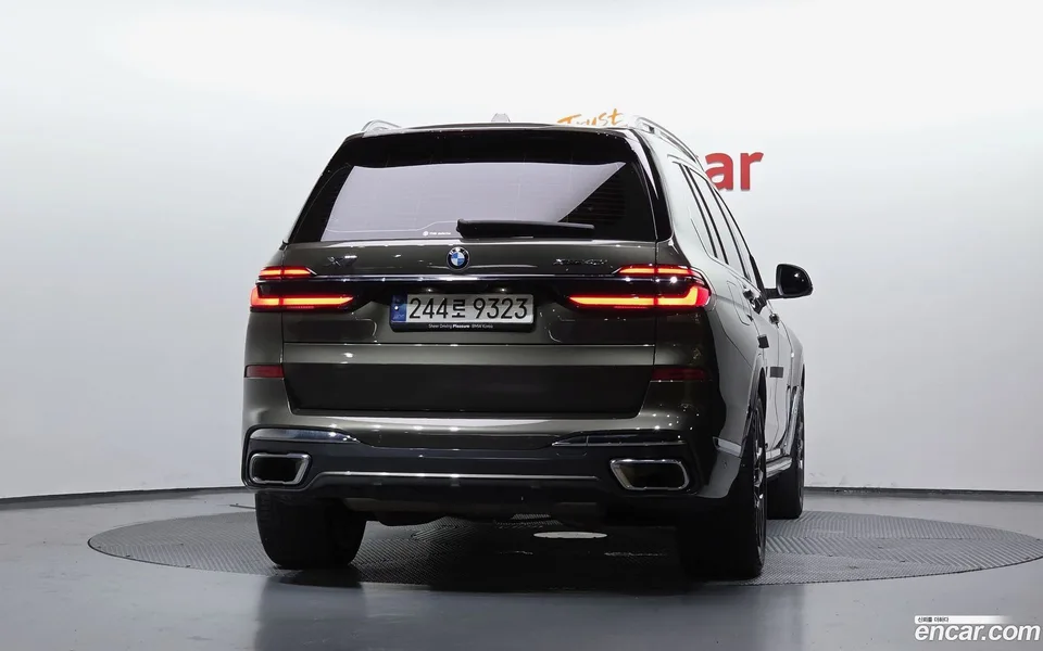 BMW X7 xDrive 40i M 7 2023 — thumbnail 4
