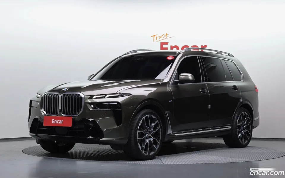 BMW X7 xDrive 40i M 7 2023 — photo 1, buy with delivery to Moscow