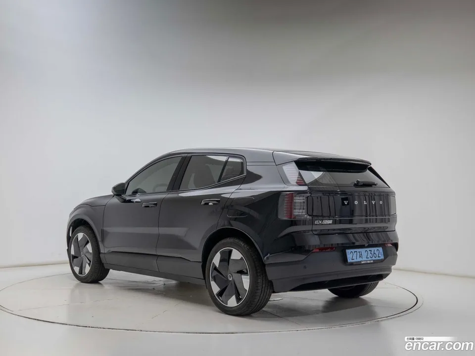 Volvo EX30 2025 — thumbnail 4
