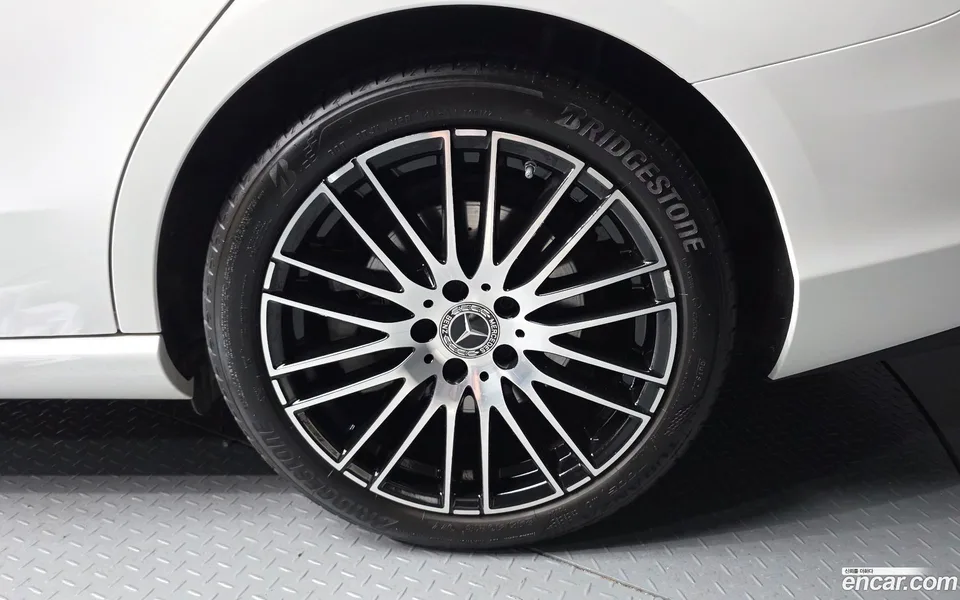 Mercedes-Benz C-Class C300 4MATIC 2024 — thumbnail 2