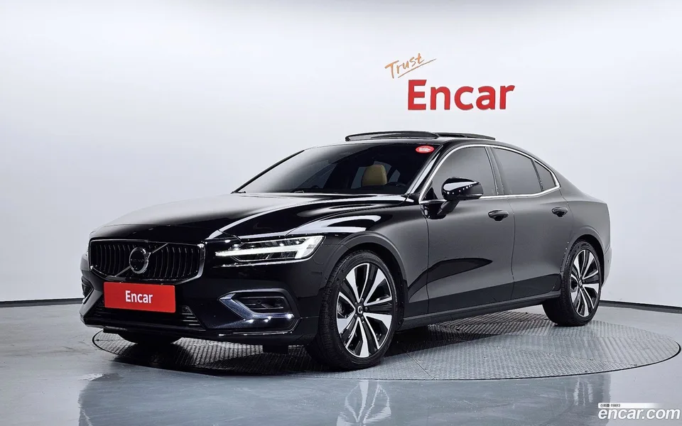 Volvo S60 B5 2024 — photo 1, buy with delivery to Moscow