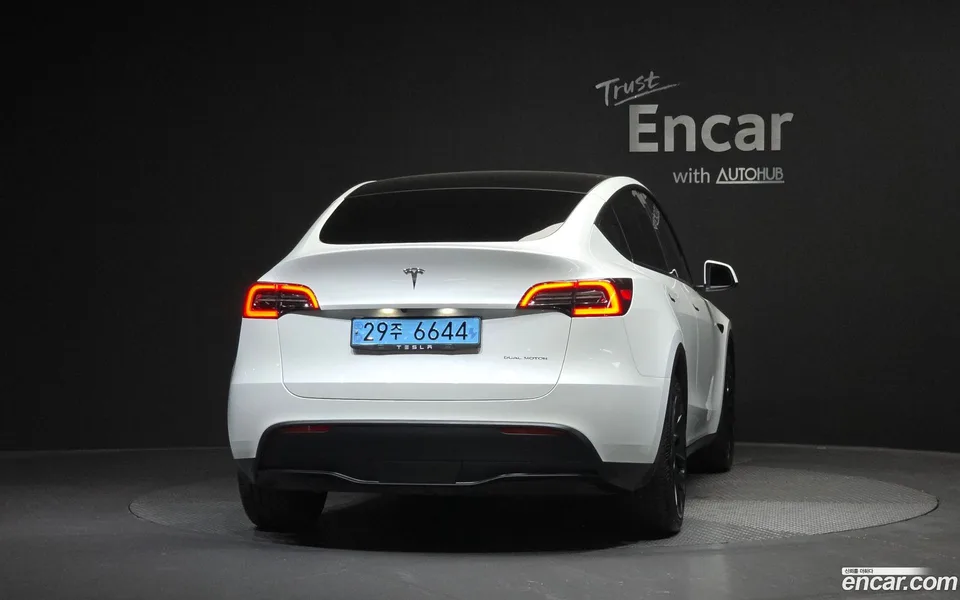 Tesla Model Y AWD 2023 — thumbnail 4