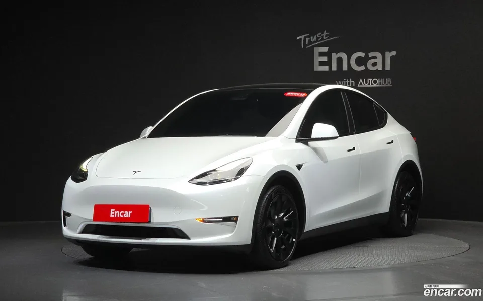 Tesla Model Y AWD 2023 — photo 1, buy with delivery to Moscow