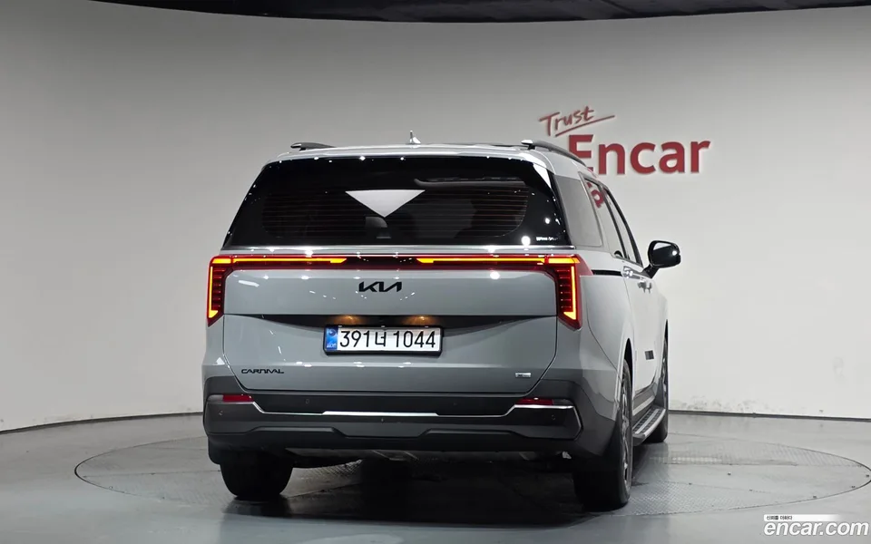 Kia Carnival HEV 9 X Line 2025 — thumbnail 4