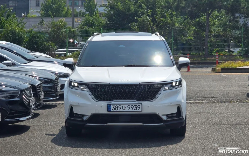 Kia Carnival 9 2023 — thumbnail 3