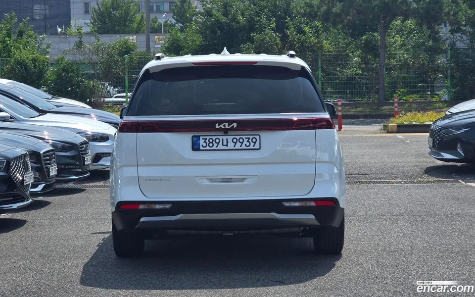 Kia Carnival 9 2023 — thumbnail 4