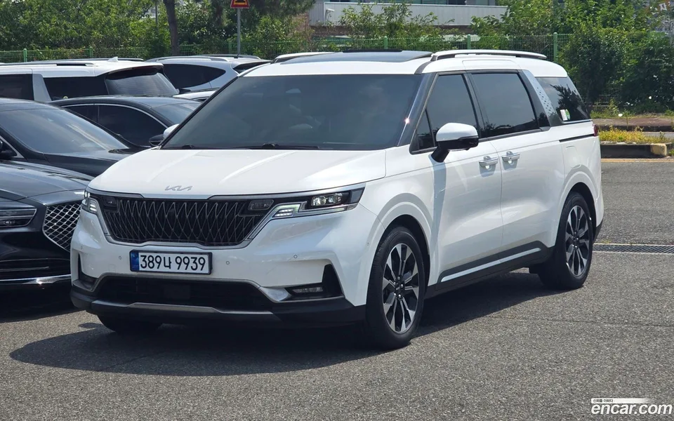Kia Carnival 9 2023 — photo 1, buy with delivery to Moscow