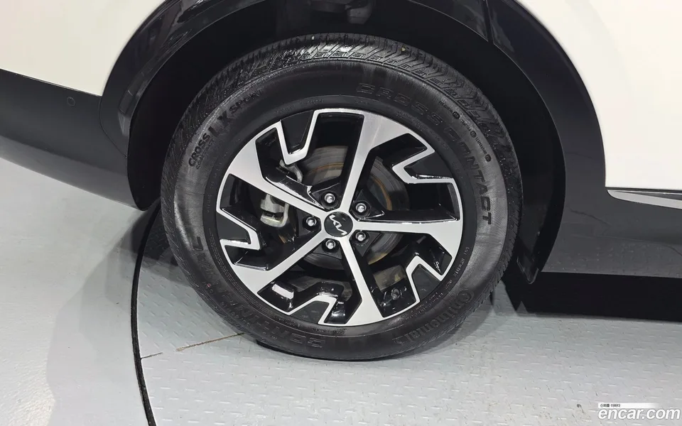 Kia Sportage Hybrid 2WD 2023 — thumbnail 2