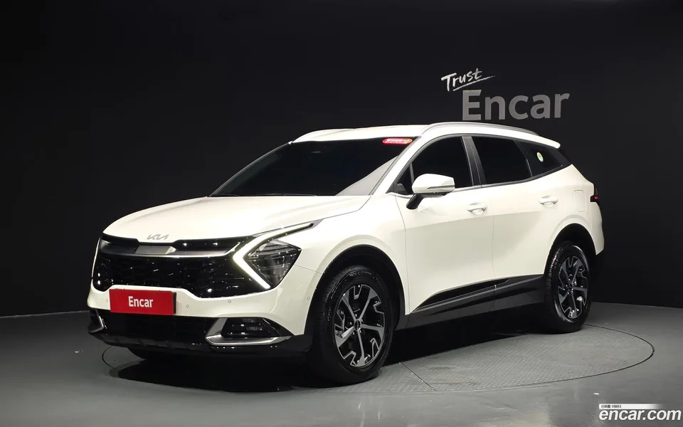 Kia Sportage Hybrid 2WD 2023 — photo 1, buy with delivery to Moscow