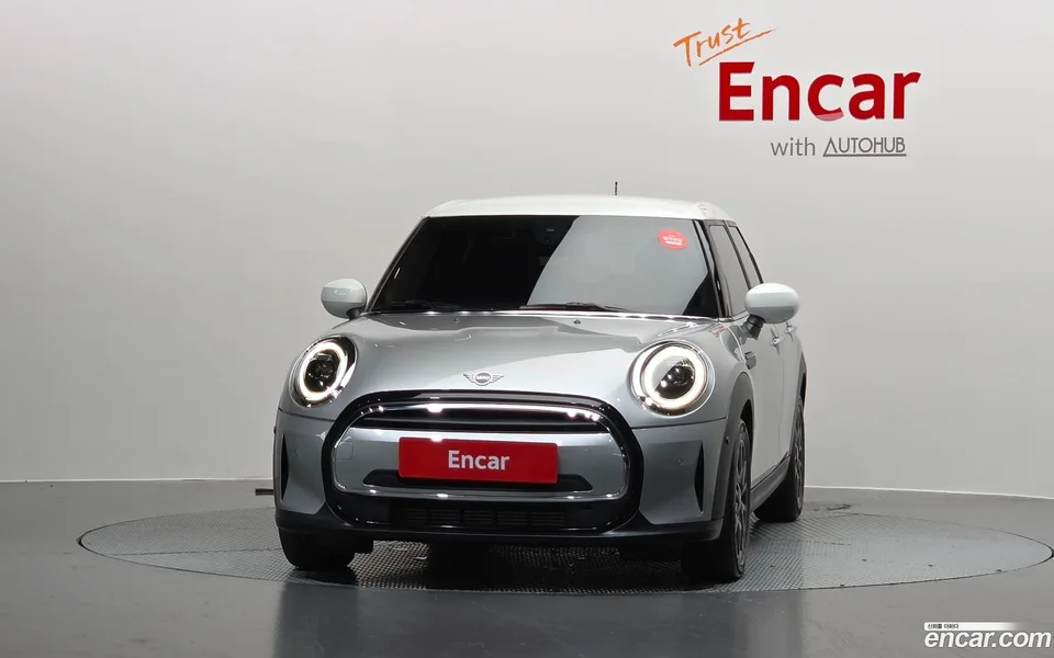 MINI Cooper 5 2024 — thumbnail 3