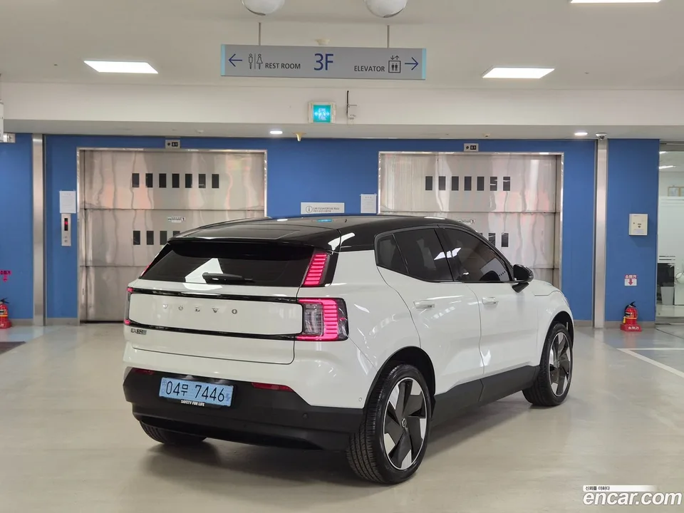 Volvo EX30 2025 — thumbnail 2