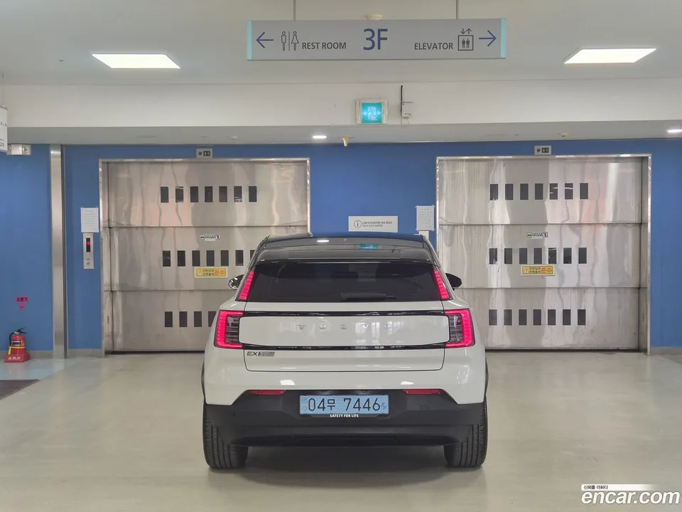Volvo EX30 2025 — thumbnail 4