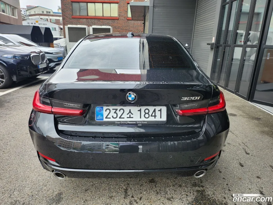 BMW 3 Series 320i 2025 — thumbnail 3