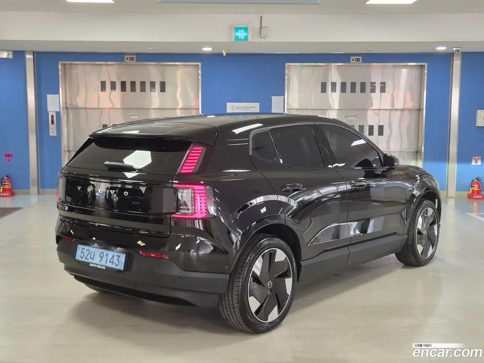 Volvo EX30 2025 — thumbnail 2