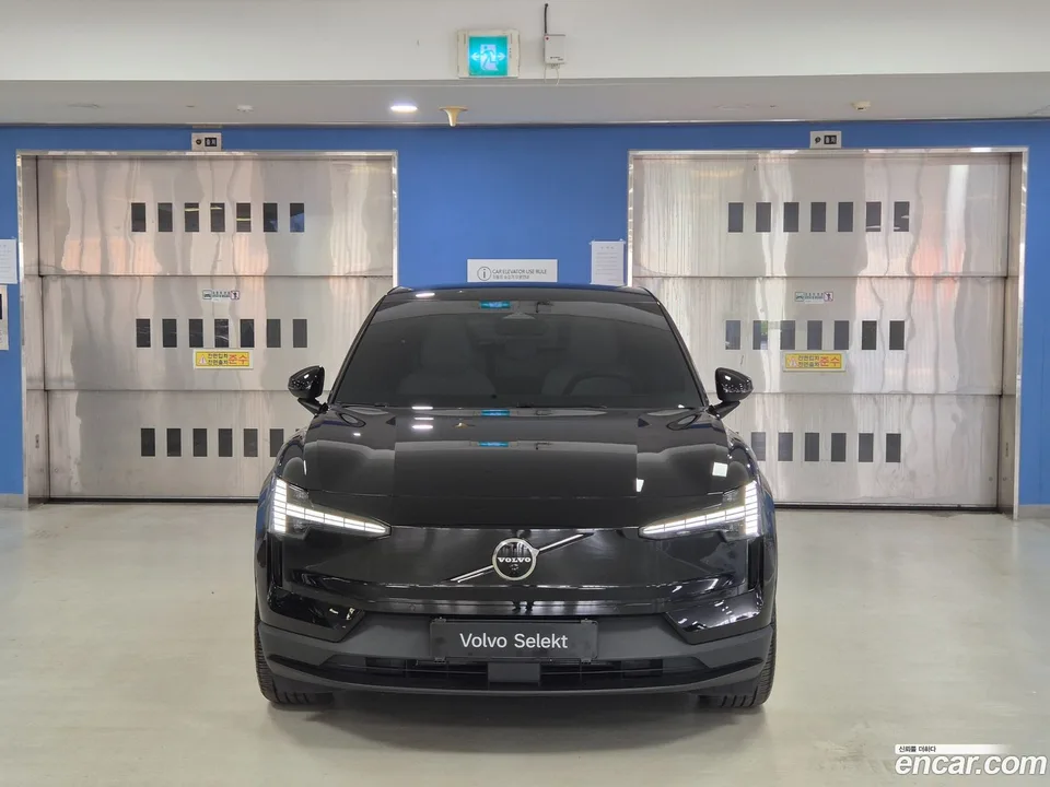 Volvo EX30 2025 — thumbnail 3